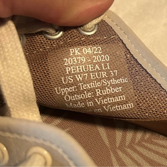 OluKai tan/gray sneakers with fold down heel and laces size 7 - Picture 8 of 9